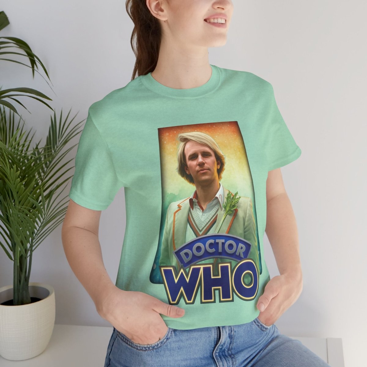 5th Doctor (Peter Davidson) and Doctor Who logo. - T-Shirt