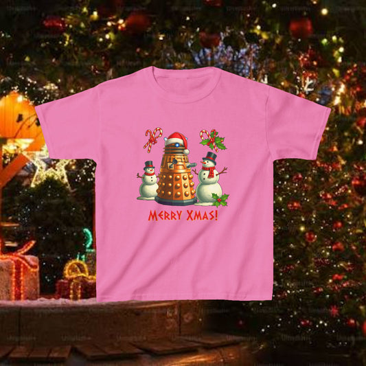 Doctor Who Dalek Christmas Kids T-shirt — Posing with Snowmen